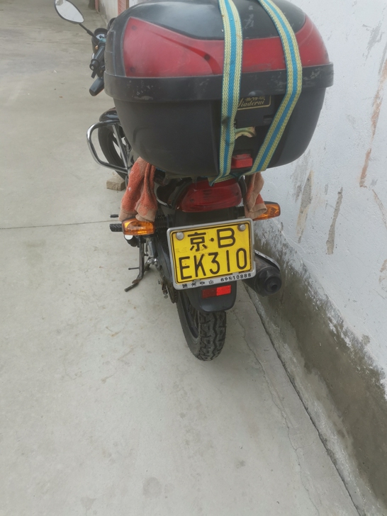 朋友回家了,110弯梁摩托,两年,1000...