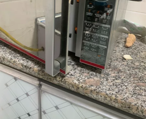 家里添置了新的厨具，微波炉有点碍事200出...