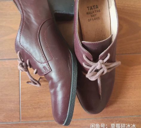tata红棕色粗跟系带单鞋，商场专柜购买，...