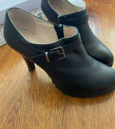 BASTO百思图专柜正品女款高跟鞋真皮防水...