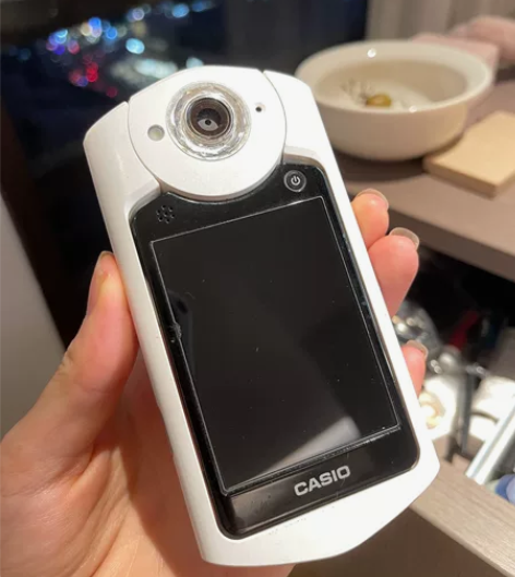 卡西欧tr500 当时六千多买的 感兴趣的...