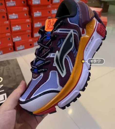 李宁巴黎纽约时装周走秀款夸父男女复古运动跑...