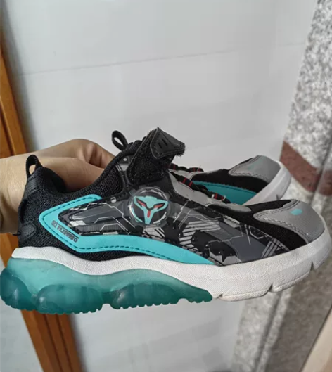 安踏小童鞋 几乎全新 穿不超过3次