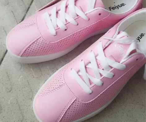 出全新飞跃粉色运动鞋/板鞋 女鞋/春秋 ...