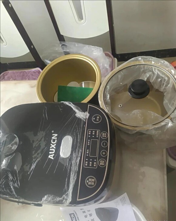厂家直发，全新的电饭煲，3升的，两个品牌随...