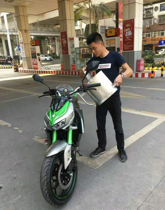 摩托车99新，一部手机的价钱圆你机车的梦，...
