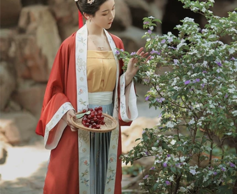 【出】此间春色如下图一套 下裙蓝莓冰沙，姜...