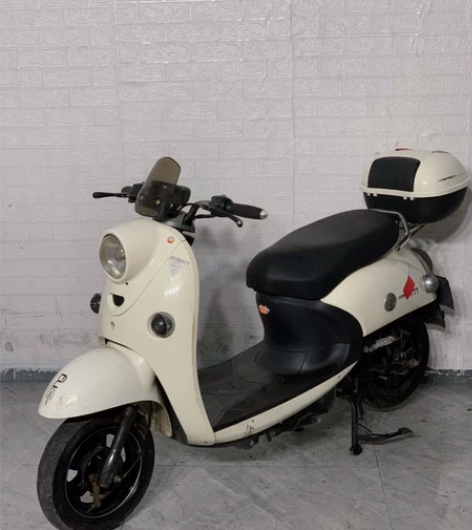 二手电动车大学生毕业低价转让成色如图，男女...