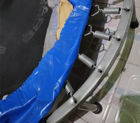 儿童弹弓床，可以最高承重50kg，海绵位置...