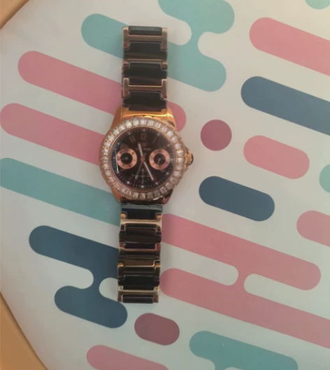 天王手表，需要自己买电池，原价几千，没任何...