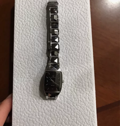 天王手表，刚换新电池100元。 感兴趣的话...