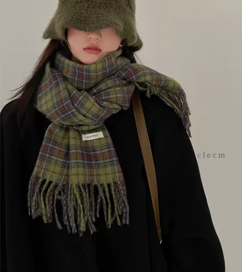 配大衣羽绒服都贼好看，*咸菜绿*复古绿色格...