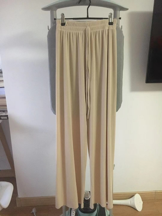 仅试穿 全新杏色阔腿裤 均码 质量不错。