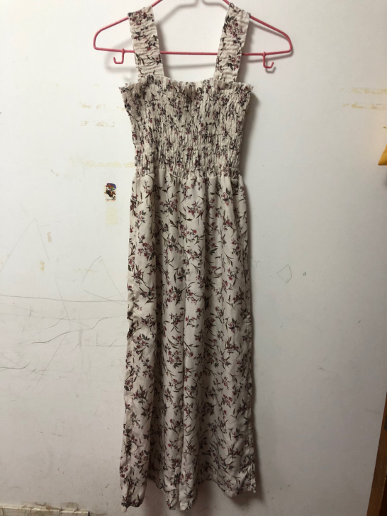 连体裤群，减龄显瘦款，闲置了，喜欢的收。