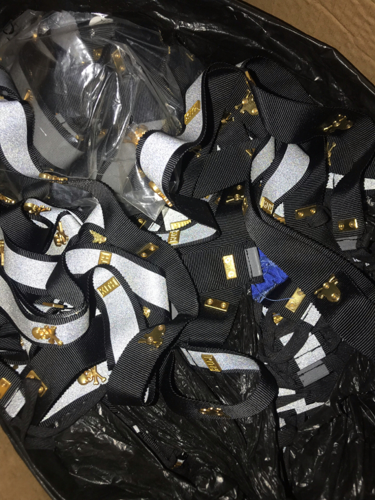 kith mmj联名合作款的衣服挂绳挂件配件