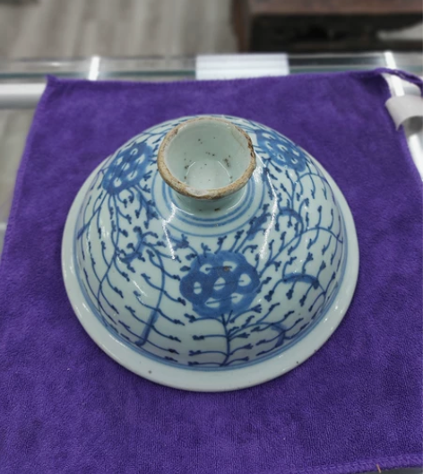 一个大号青花盖子。尺寸外径195~内径16...
