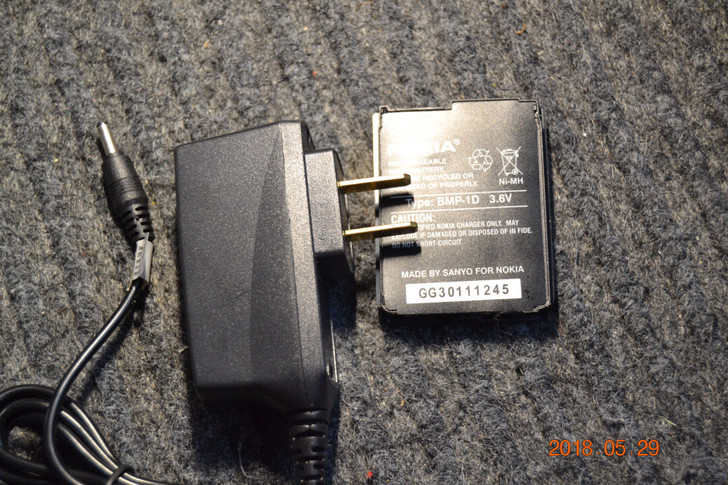 诺基亚8810 电池加充电器