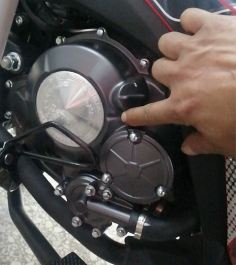 出售闲置，右盖总成，没用过的，没拆箱的 品...