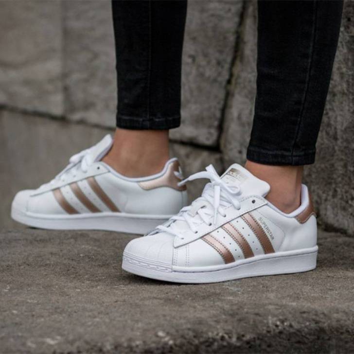 【全新】【全码】阿迪达斯女子玫瑰金休闲板鞋...