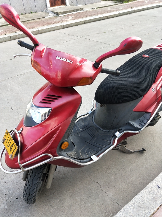 铃木悠e 125踏板摩托车,一直在车库放着...