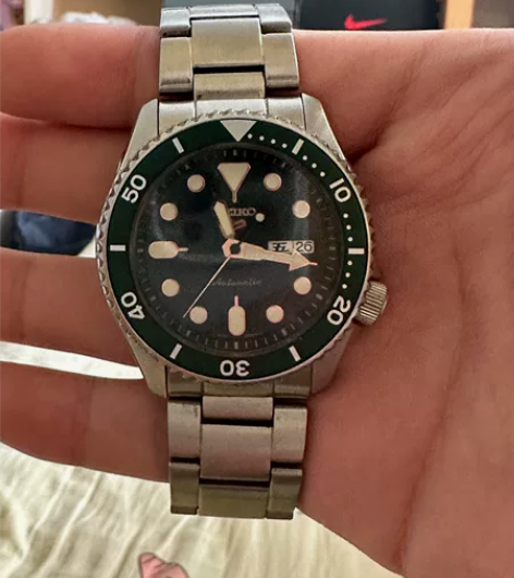 精工5号绿水鬼手表成色一般使用痕迹挺明显的...