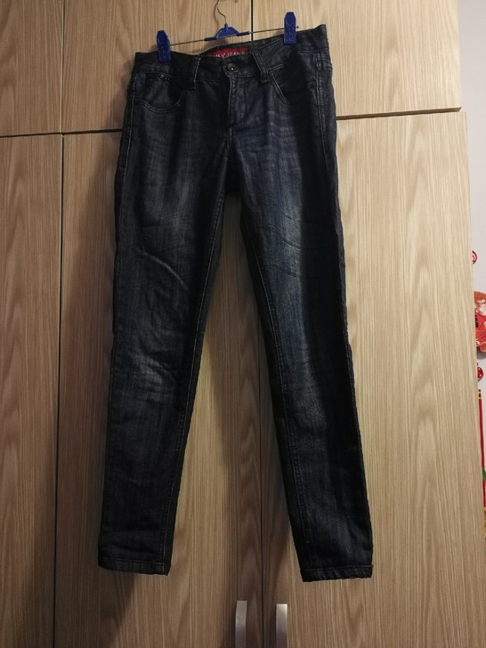 女牛仔裤小脚裤，腰围二尺一裤长87，修身中...