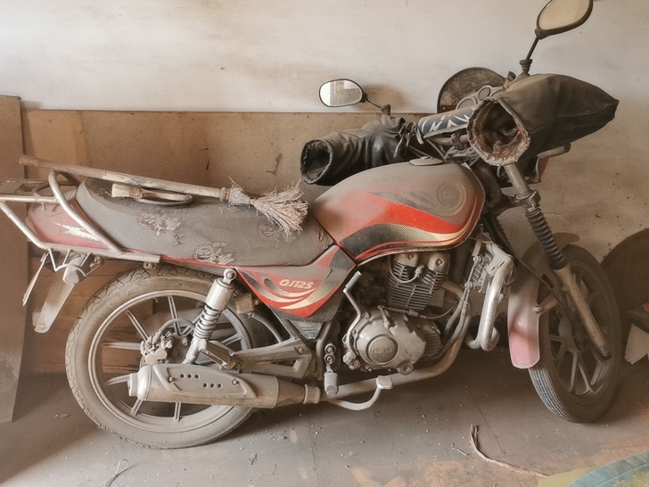 摩托车800元出售，不讲价，各项功能完好，...