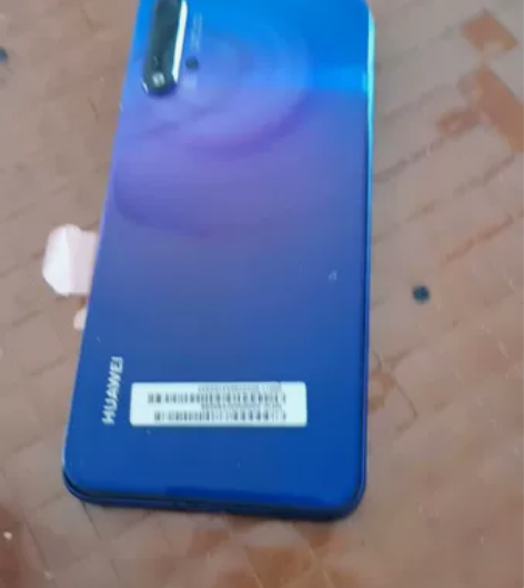 华为nova5，128G，用没多久摔坏的，...