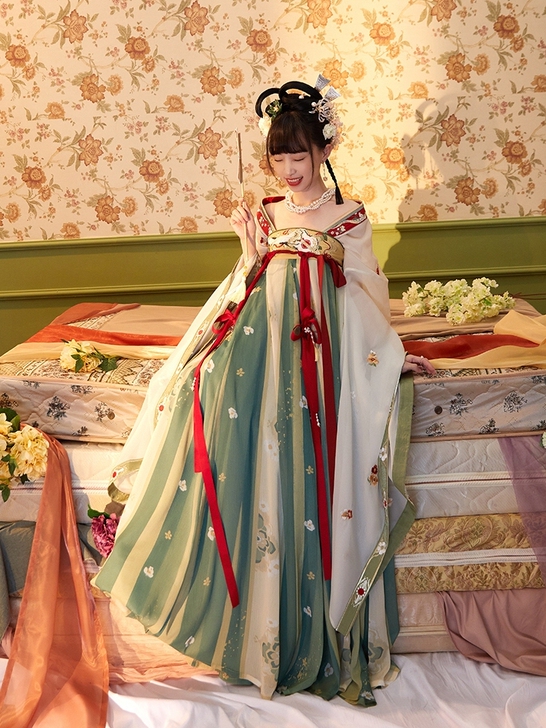 【出】兮光美人汉服s码 十三余小豆蔻儿 齐...