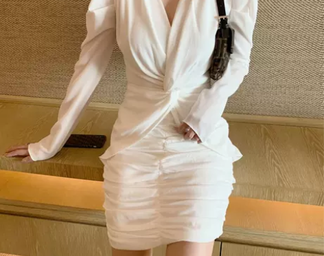 法式小众设计泡泡袖连衣裙女夏新褶皱交叉v领...