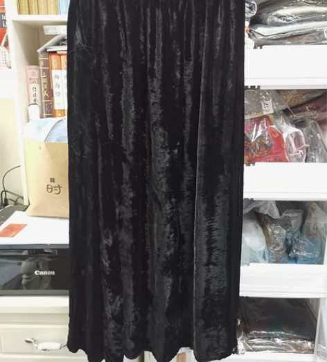 全新黑色真丝绒大摆裙，裙长85cm 孤品不...