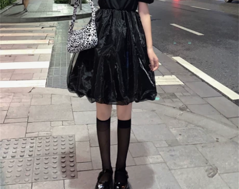 短袖连衣裙女春季法式黑色网纱蓬蓬裙小个子收...