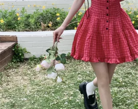 天菜女友 巨显白纯欲玫红格子甜美收腰短裙连...