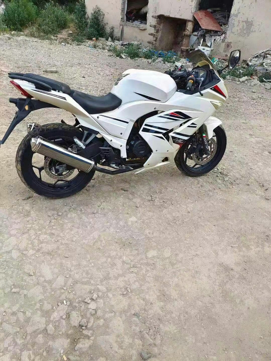 小忍者摩托车跑车趴赛公路赛,双出排气声浪澎...