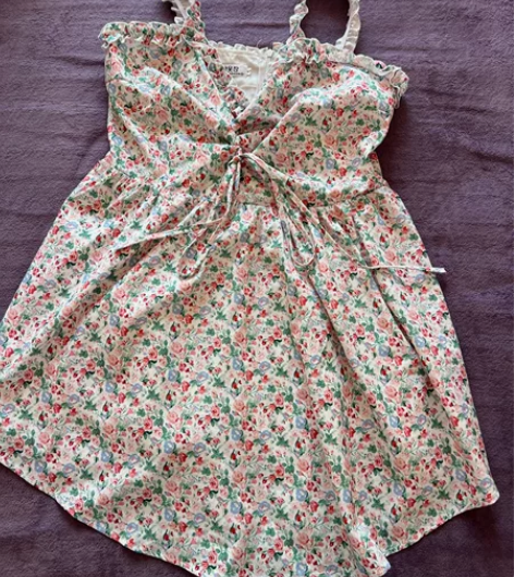 很公主风的一个裙子，小仙女可以拍，碎花很清...