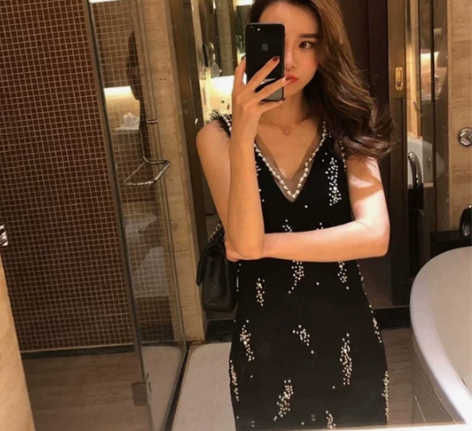 冷淡风女装设计感连衣裙春夏时髦手工炮珠V领...