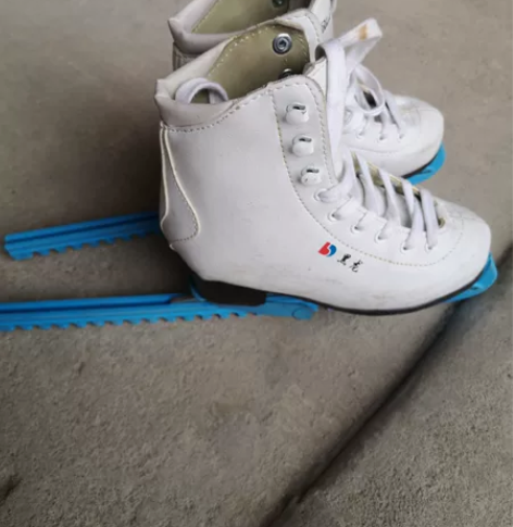 黑龙牌花样滑冰鞋，冬天到了，买一双滑冰鞋去...