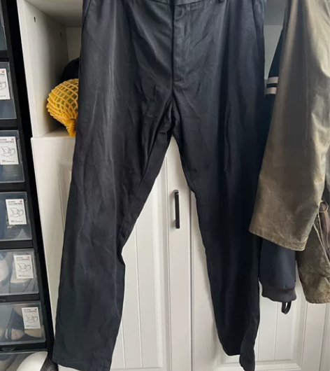 COS 男士休闲裤50 黑色,不是纯黑的那...