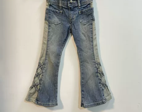 日本小众童装牛仔裤喇叭裤 型巨正 自观 不...