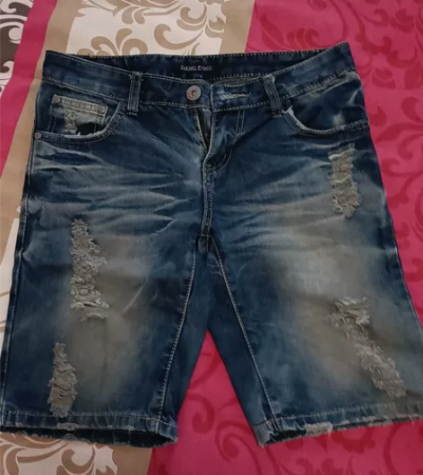 磨破做旧风格牛仔短裤，8成新，腰围76，裤...