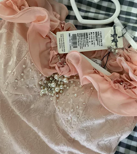 【出】小洋装m码 人台没买手臂只能往上提着...