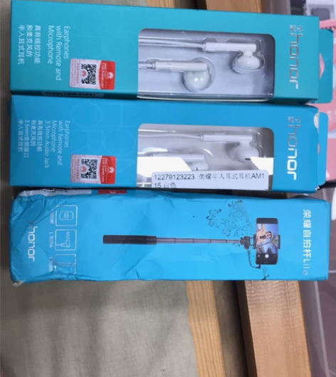 华为荣耀自拍杆。俩个耳机。打包便宜一起88...