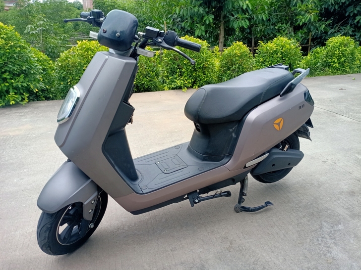 出售雅迪电动车配置前后碟刹72V20安电池