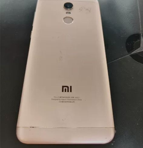 红米5plus    4+64裸机 外观有...