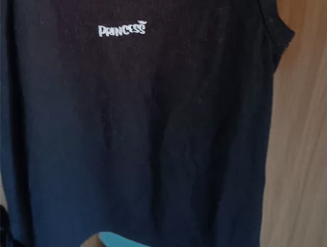 森马吊带背心，旗舰店购买，保真！就穿了几次...