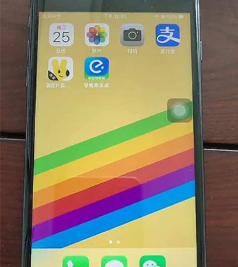 苹果8puls，64G，背面摔碎了，有壳不...