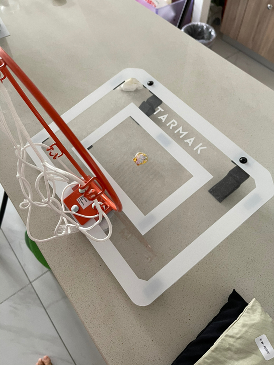 迪卡侬篮球框，内径约21厘米。买回来装好玩...