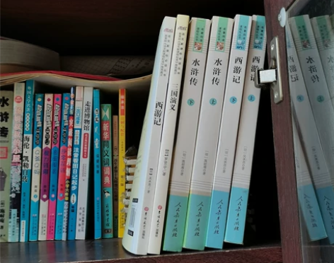 出中考必读名著《西游记》《水浒传》《三国演...