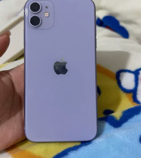 自用11，128G，轻微刮痕，全机仅在保修...