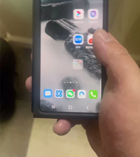 三星fold3，内屏漏夜了，外屏完美，只用...